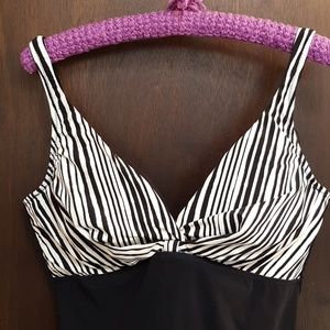 Gottex 14 black & white empire one piece